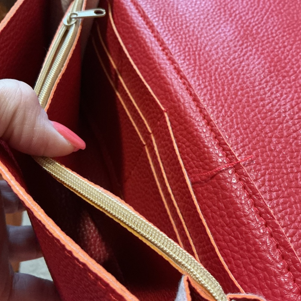New Red Floral Accent Crossbody Wallet Wristlet Bag w Detachable Shoulder Strap - Picture 7 of 11